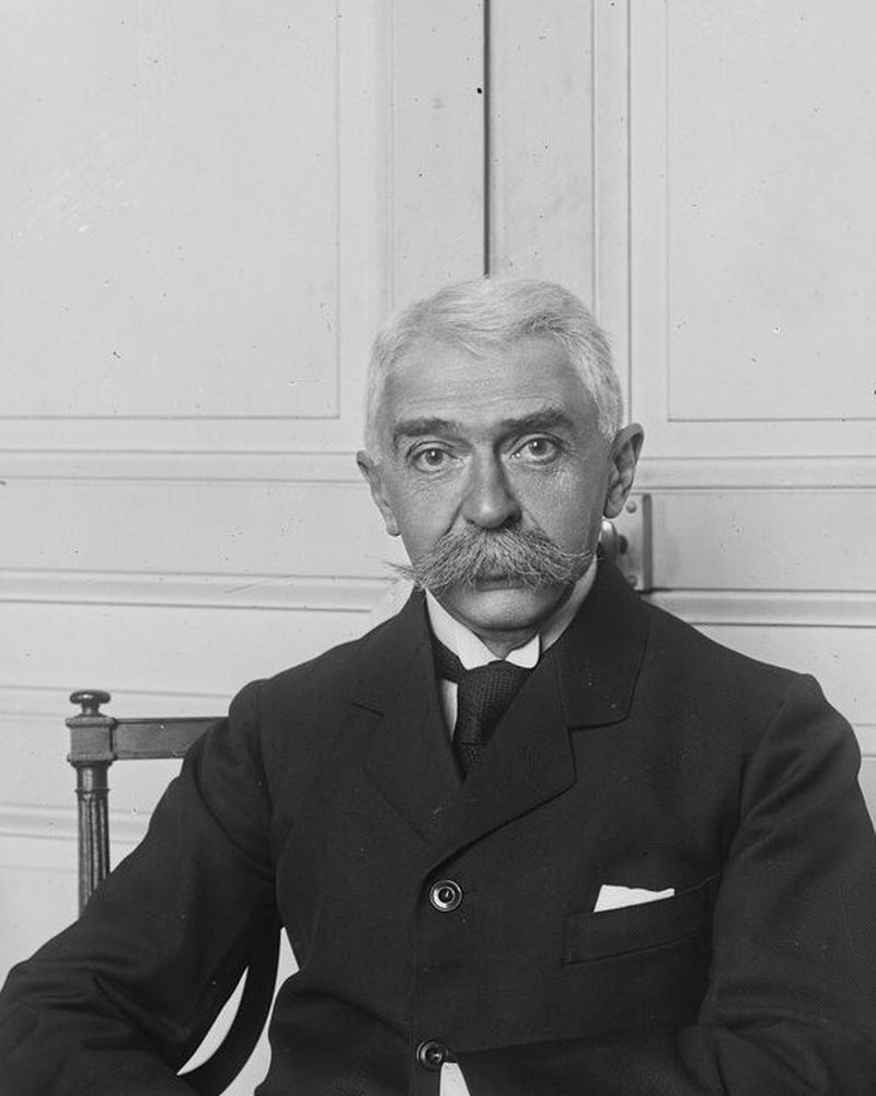 Retrato fotográfico de Pierre de Coubertin